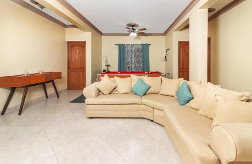 La Esplanada Villa | Spacious 3BR APMT- smart speakers Airport transfer