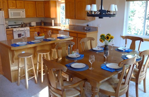 Truckee House | SPACIOUS 3BR GETAWAY w/HOT TUB - Dates filling up fast. Book Now!