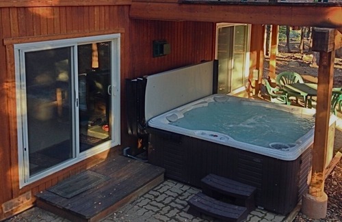 Truckee House | SPACIOUS 3BR GETAWAY w/HOT TUB - Dates filling up fast. Book Now!