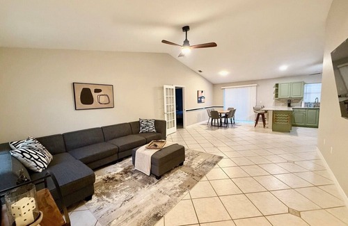 Lake Sarasota House | Spacious 3BR Home in Prime Location – Private Heated Pool & Hot Tub