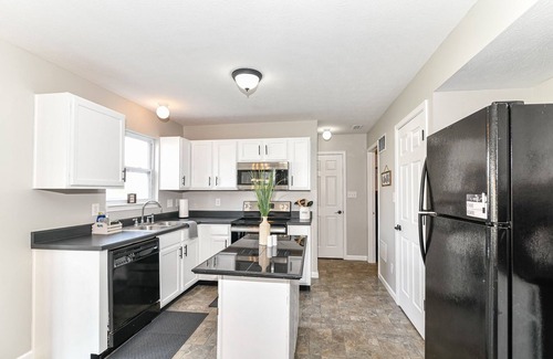 Noblesville House | Spacious 3BR Noblesville Home near Ruoff & Mojo Up