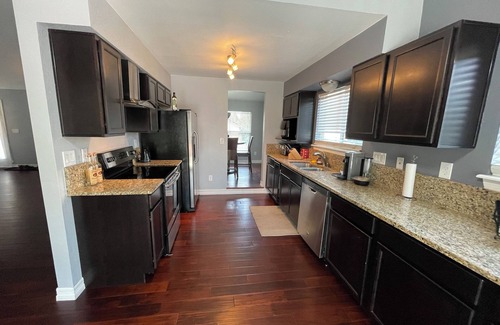 Tollgate Overlook House | Spacious 3BR Ranch Gym, Large Patios, Wi-Fi. Near DIA, Attractions & Hospitals