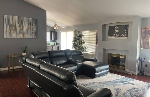 Tollgate Overlook House | Spacious 3BR Ranch Gym, Large Patios, Wi-Fi. Near DIA, Attractions & Hospitals