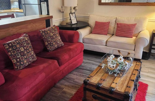 Longs House | Spacious 3BR Retreat-10 minutes to the Beach! Pet Friendly!