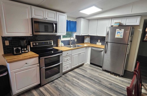 Longs House | Spacious 3BR Retreat-10 minutes to the Beach! Pet Friendly!