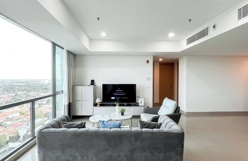 Tangerang Apartment | Spacious 3Br With Extra Room At Hillcrest House Apartment