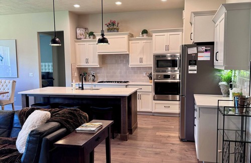 Meridian House | Spacious 4 BD 3 BA home in beautiful neighborhood. Gated yard. Pet-friendly.