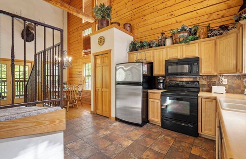 Branson Theater District Cabin | Spacious 4 BD Cabin at Thousand Hills Golf Resort in Branson, MO - Perfect for Family Getaways!