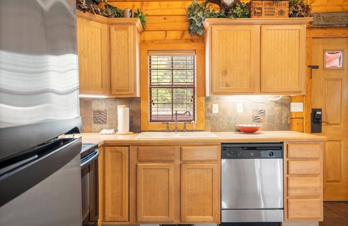 Branson Theater District Cabin | Spacious 4 BD Cabin at Thousand Hills Golf Resort in Branson, MO - Perfect for Family Getaways!