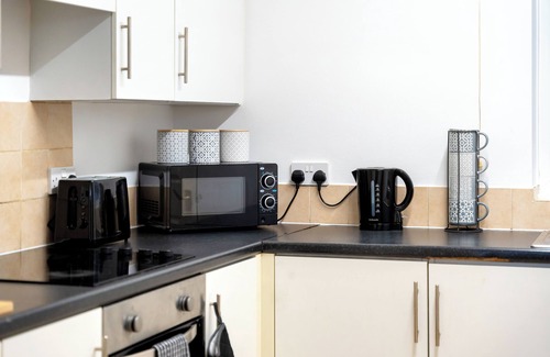 Thetford House | Spacious 4 Bdr House -WiFi/Parking/Near Thetford Town/2nd TV room/Garage