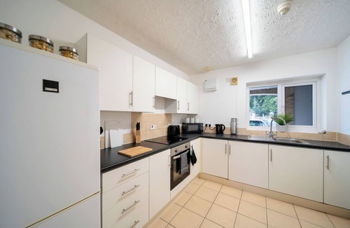 Thetford House | Spacious 4 Bdr House -WiFi/Parking/Near Thetford Town/2nd TV room/Garage