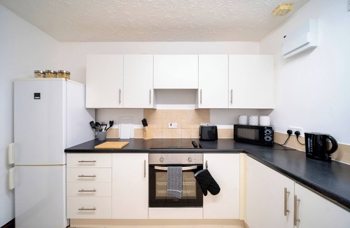 Thetford House | Spacious 4 Bdr House -WiFi/Parking/Near Thetford Town/2nd TV room/Garage