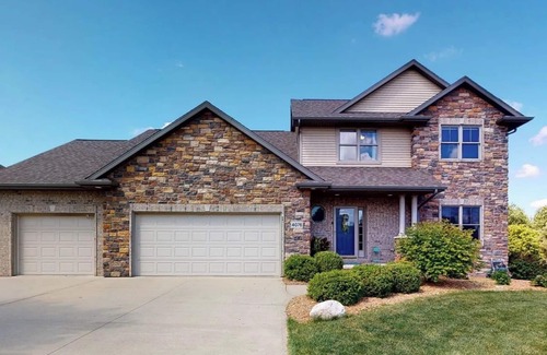 Ledgeview House | Spacious 4-bdrm home in prestigious De Pere - 20 min. from all major attractions