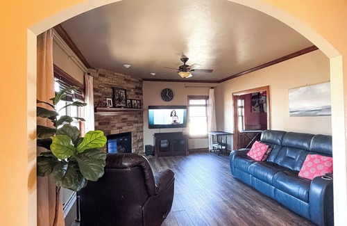 Ledgeview House | Spacious 4-bdrm home in prestigious De Pere - 20 min. from all major attractions