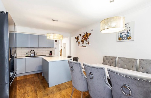 Aldgate House | Spacious 4-Bed House near Liverpool St