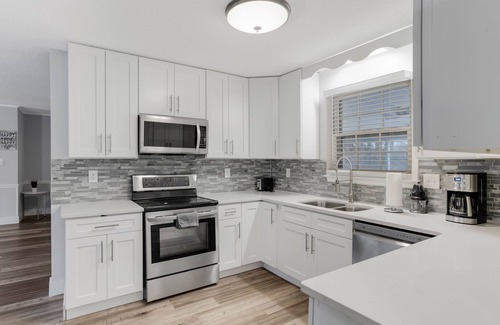 Valley Falls House | Spacious 4-bedroom house in serene Boiling Springs with AC