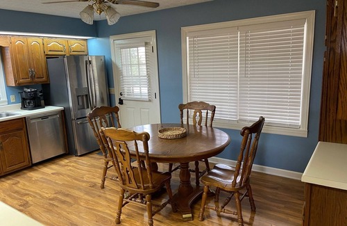 Hestand House | Spacious 4-bedroom and 2-bath house with HVAC and Wi-Fi in Tompkinsville, KY.