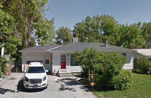 Riverton House | Spacious 4-bedroom charming Western Ranch Style Haven with WiFi and AC