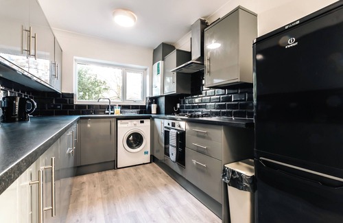 Portswood House | Spacious 4-Bedroom Home in Southampton – Perfect for Contractors or Families