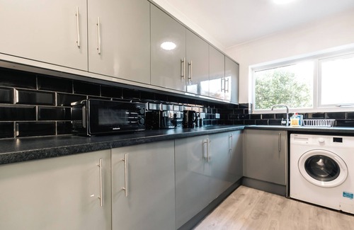 Portswood House | Spacious 4-Bedroom Home in Southampton – Perfect for Contractors or Families