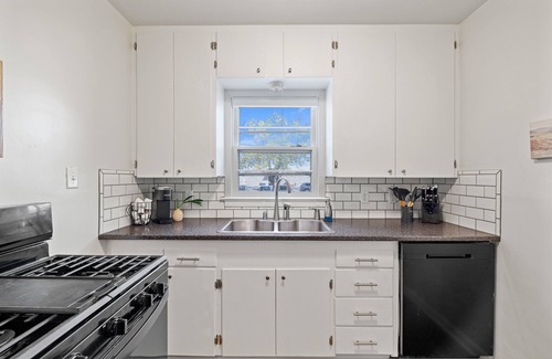 Billings House | Spacious 4-Bedroom Haven in the Heart of Billings: Your Ideal Home Awaits!