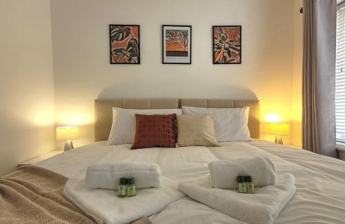 Peterborough House | Spacious 4-Bedroom House with POOL & TABLE TENNIS TABLE and MASSAGE CHAIRS By Your Lettings Short Lets & Serviced Accommodation Peterborough Free WiFi and Netflix