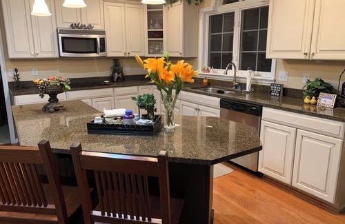 Maxwell House | Spacious 4-bedroom house with fitness room one mile from Geist - Fishers