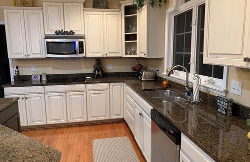 Maxwell House | Spacious 4-bedroom house with fitness room one mile from Geist - Fishers