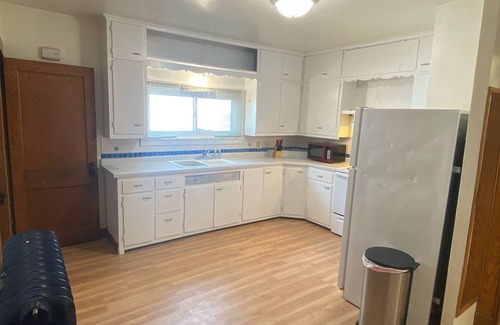 De Pere House | Spacious 4-bedroom house ready for NFL draft. Only 6 miles from the Stadium