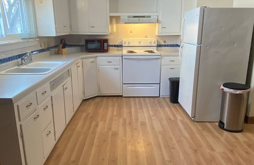 De Pere House | Spacious 4-bedroom house ready for NFL draft. Only 6 miles from the Stadium