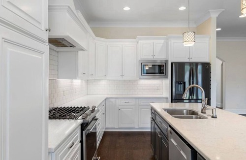 Auburn House | Spacious 4 Bedroom House in Auburn- Located 3.1 miles from AU Stadium- Homestay