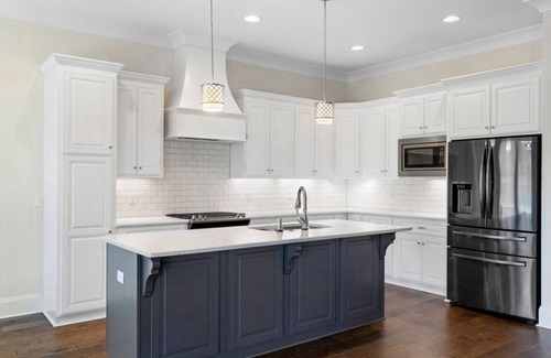 Auburn House | Spacious 4 Bedroom House in Auburn- Located 3.1 miles from AU Stadium- Homestay