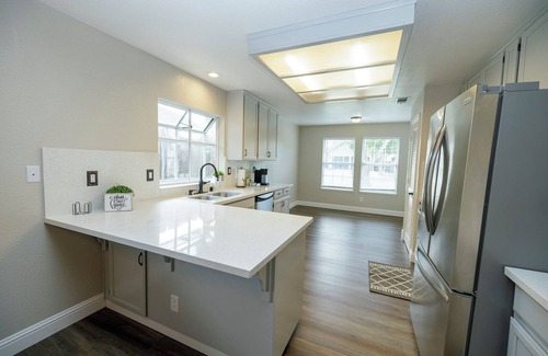 Turlock House | Spacious 4-Bedroom Retreat in a Quiet Neighborhood w/3-Car Garage