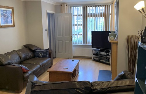 Queens Quarter House | Spacious 4-Bedroom Townhouse in Prime South Belfast Location