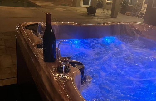 Greenacres House | Spacious 4-bedroom house with pool & juccuzzi Bakersfield