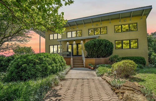 Lawrence House | Spacious 4-bedroom vacation home 16 minutes from University of Kansas