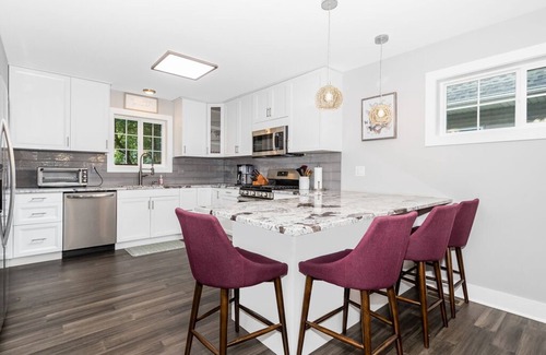 Geneva House | Spacious 4-bedroom vacation home just 1 mile walk to Town and River!