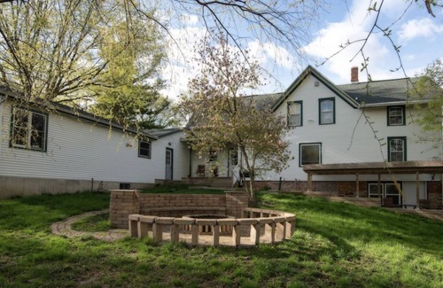 Tonica House | Spacious 4 BR 3BA Mins to Starved Rock