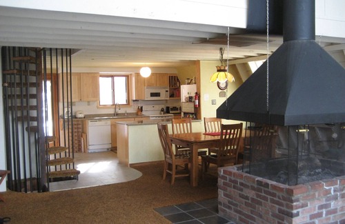 Wilmington House | Spacious 4-BR A-Frame, loft office. Walk to Lake Raponda. Ski Mount Snow!