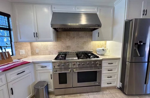 Half Moon Bay House | Spacious 4300 sq ft Bay Escape – On Golf Course & Near to Beach and Trials