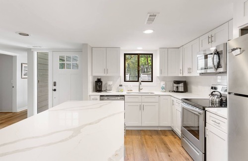 Shipyard Plantation House | Spacious 4Bd, 3BA Pets welcome! Pool, Tennis, Pickleball, Golf, Bike to Beach