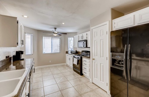 Las Vegas House | Spacious 4Bdr Entire Home with Pool & Spa, Outdoor Dining & 40’ RV Parking.