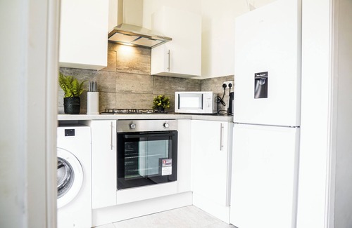 Liverpool House | Spacious 4Bedroom Entire House at Acanthus