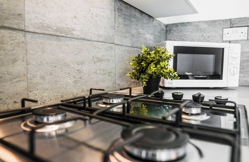 Liverpool House | Spacious 4Bedroom Entire House at Acanthus