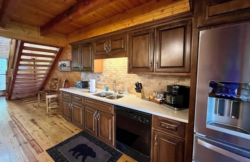 Spencer Cabin | Spacious 4BR/3BA Cabin w/Stunning Views – Near Fall Creek Falls!