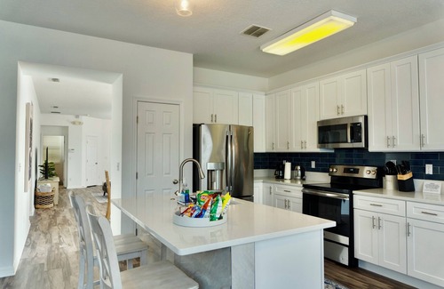 Legacy Park House | Spacious 4BR 3BA Home with Refreshing Pool Minutes to Disney & Top Attractions!