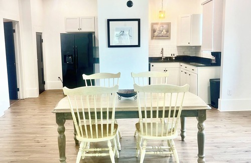 Clanton House | Spacious 4BR Downtown Clanton Retreat Walk to Shops & Dining, Sleeps 12