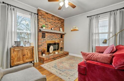 Taylor Berry House | Spacious 4BR Home with Cozy Vibes in Louisville