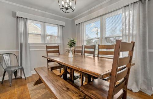 Taylor Berry House | Spacious 4BR Home with Cozy Vibes in Louisville