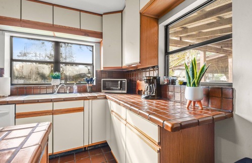 Mid City South House | Spacious 4K Beds in Town Center | Fenced Yard!